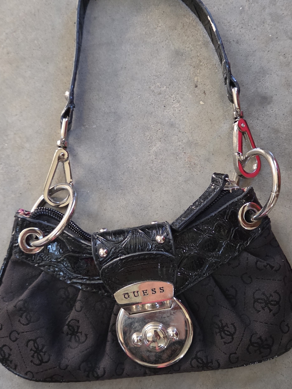 GUESS Black Logo-Print Shoulder Bag